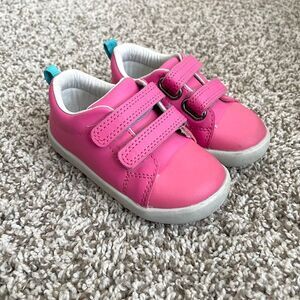 Size 7 / Toddler Girl Ten Little Sneakers